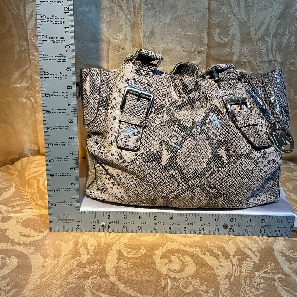 Michael Kors beige/black snake skin larger satchel MIK005   18-H3d - Picture 10 of 11